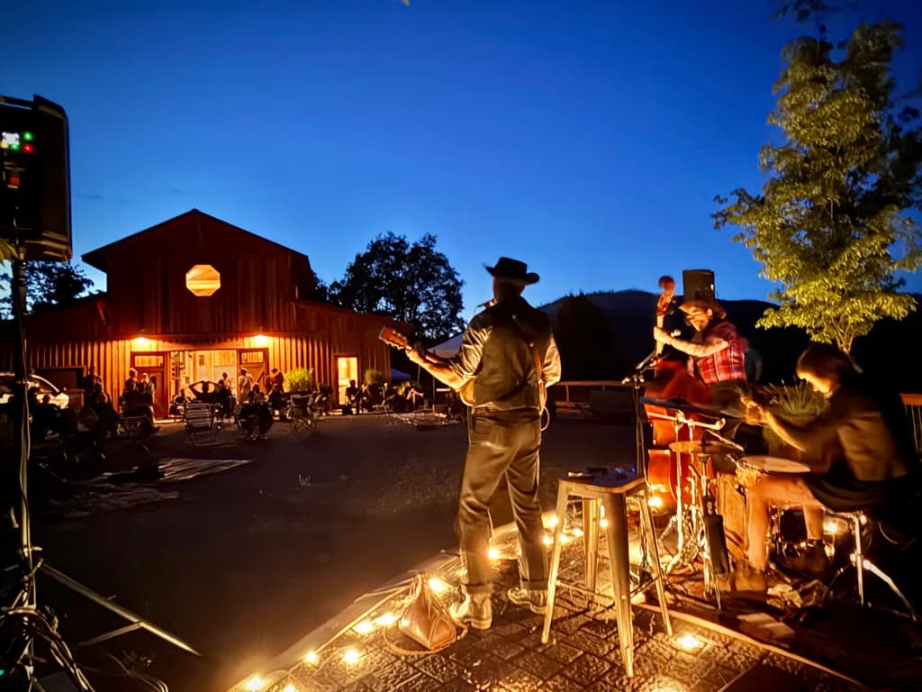 Southern Oregon wine country weekend at Yale Creek Ranch