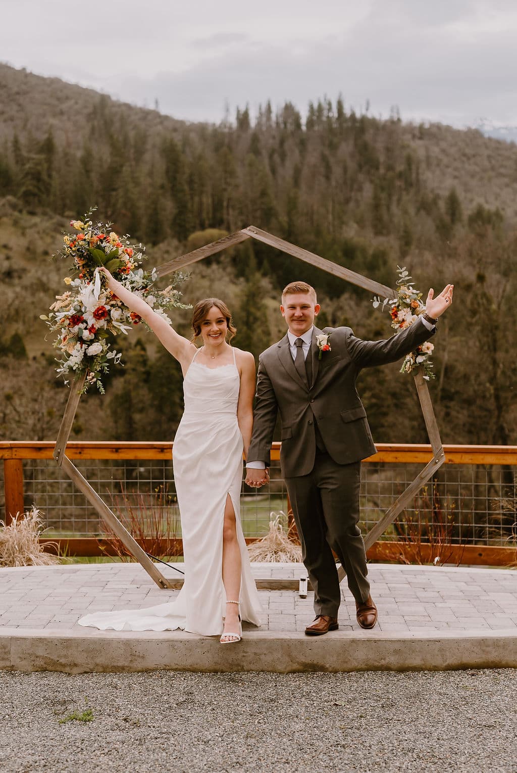 Arch wedding setting at Yale Creek Ranch near Jacksonville Oregon