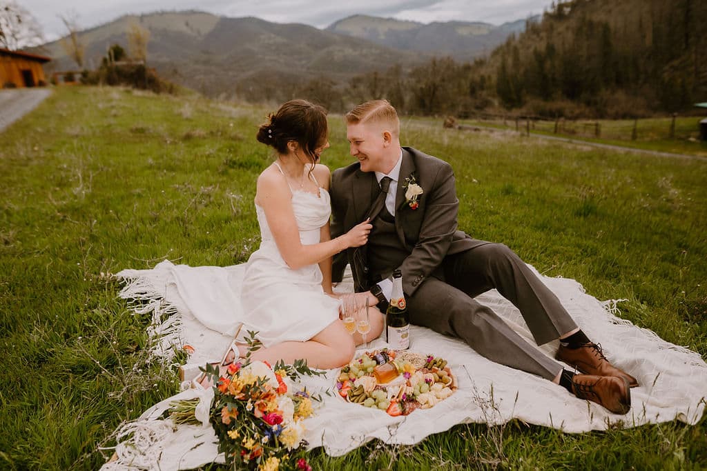 picnic wedding setting at Yale Creek Ranch near Jacksonville Oregon